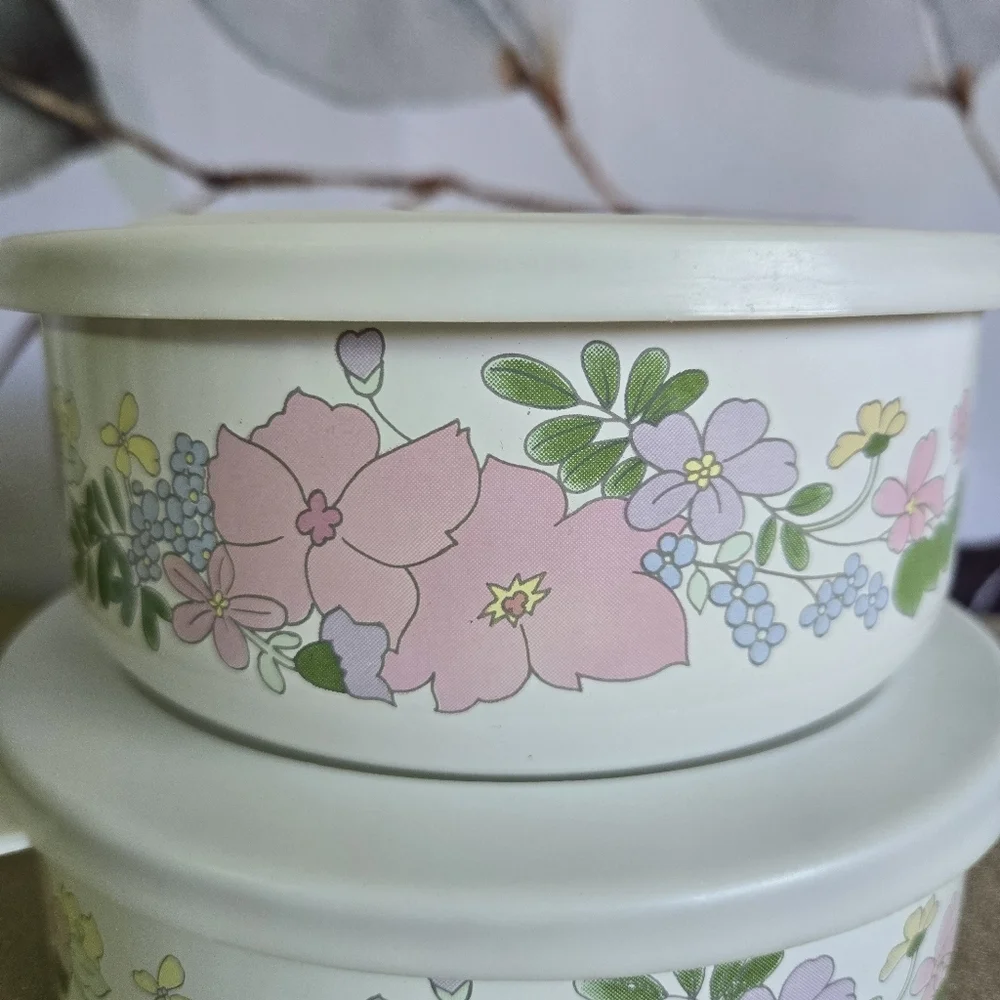 KOBË BOWLS | Vintage Enamelware Nesting Bowls in Floral 3-pc Set - Picture 8 of 16
